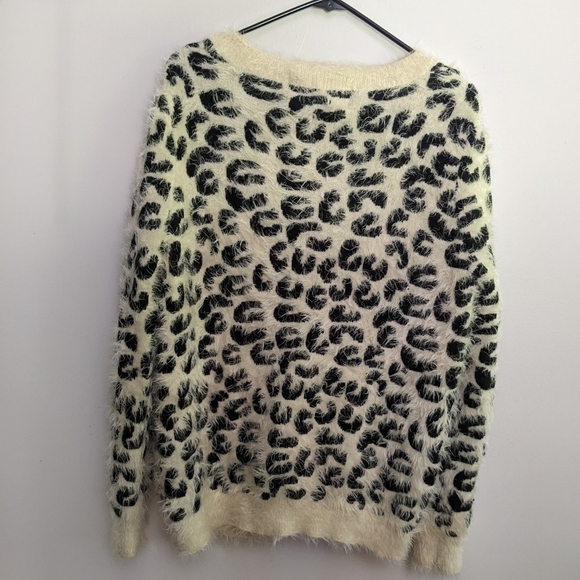 Pol Leopard Print Fuzzy V-Neck Cardigan Medium Cream and Black - Picture 2 of 5